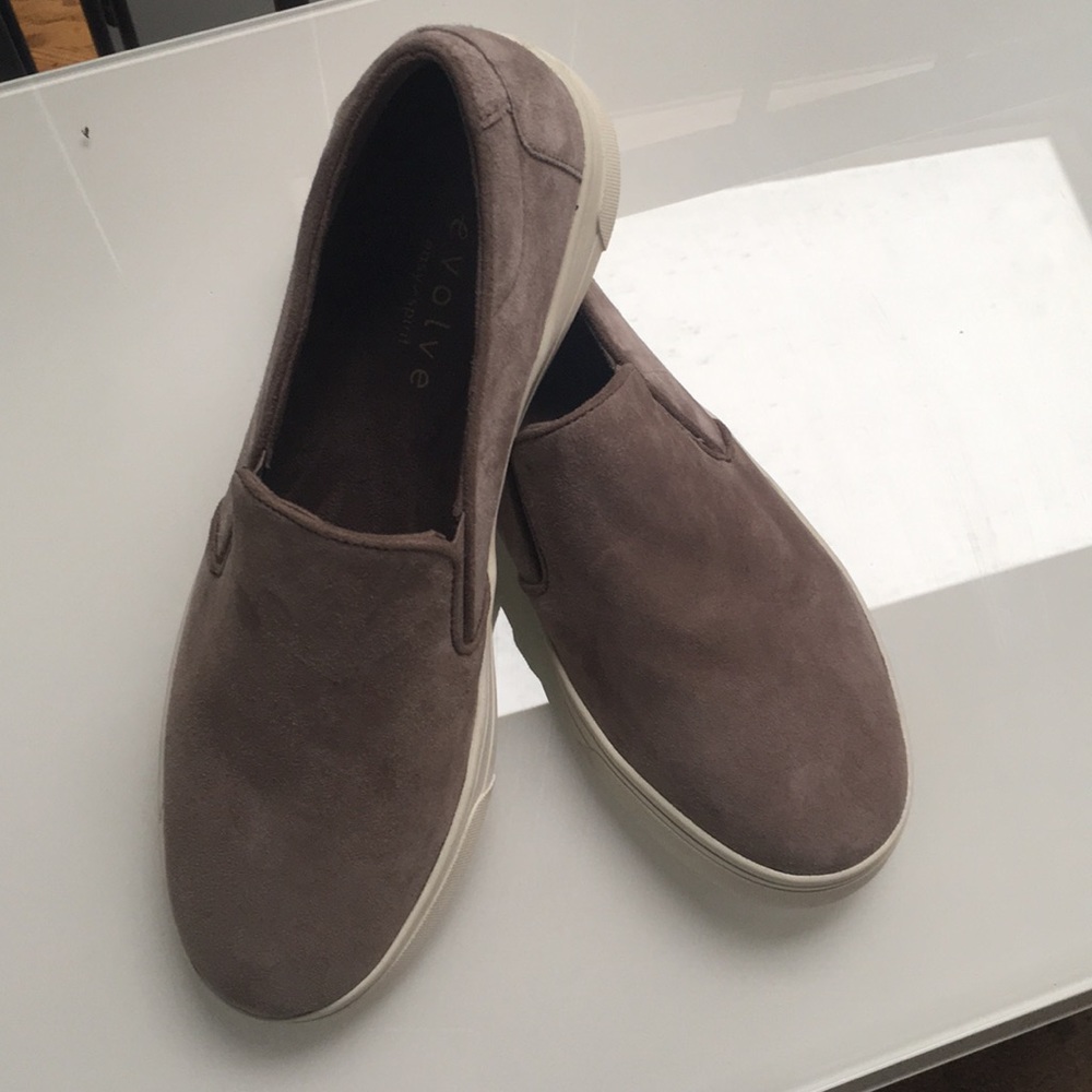 Great “Easy- Spirit” Taupe Suede Slip On Sneakers